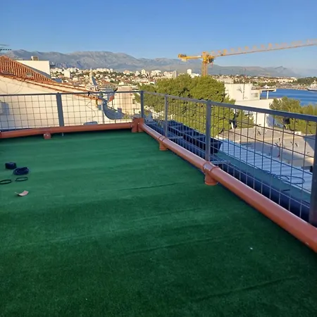 Apartment Roof Garden Center Split