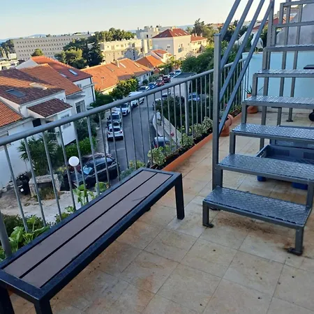 Roof Garden Center * Split