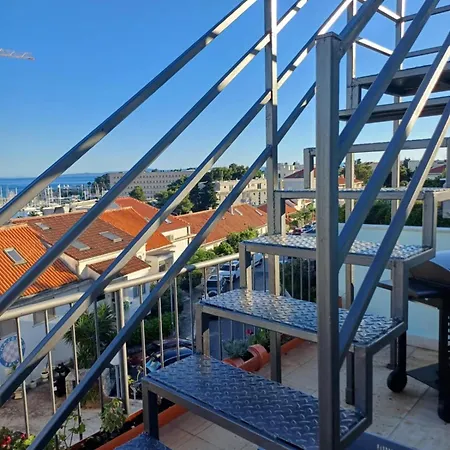 Apartment Roof Garden Center *