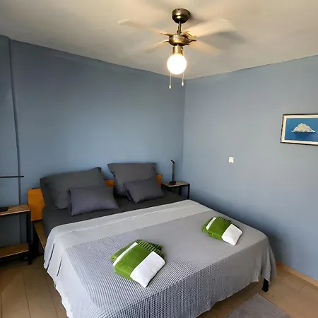 Roof Garden Center Apartment *